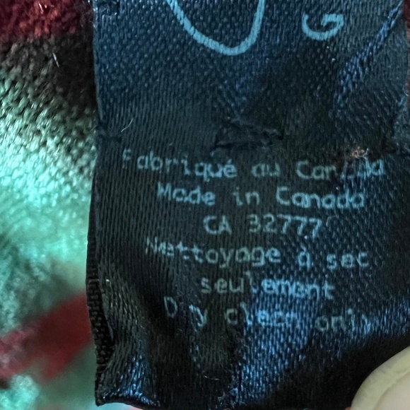 Genevieve Dion Scarf Velour Green & Red Iridescent Rectangle 8" x 68" Canada - Picture 6 of 6